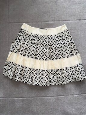 Tuckerneck Women’s Black & Cream Patterned Pleated Skirt